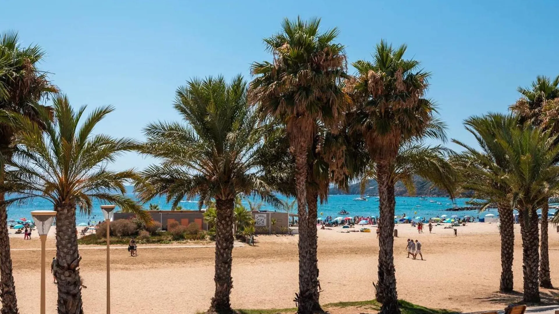 Appartement Lumineux Avec Terrasse Et Parking Proche Plage - Fr-1-816-27 Bormes-les-Mimosas 0*,  Frankrijk