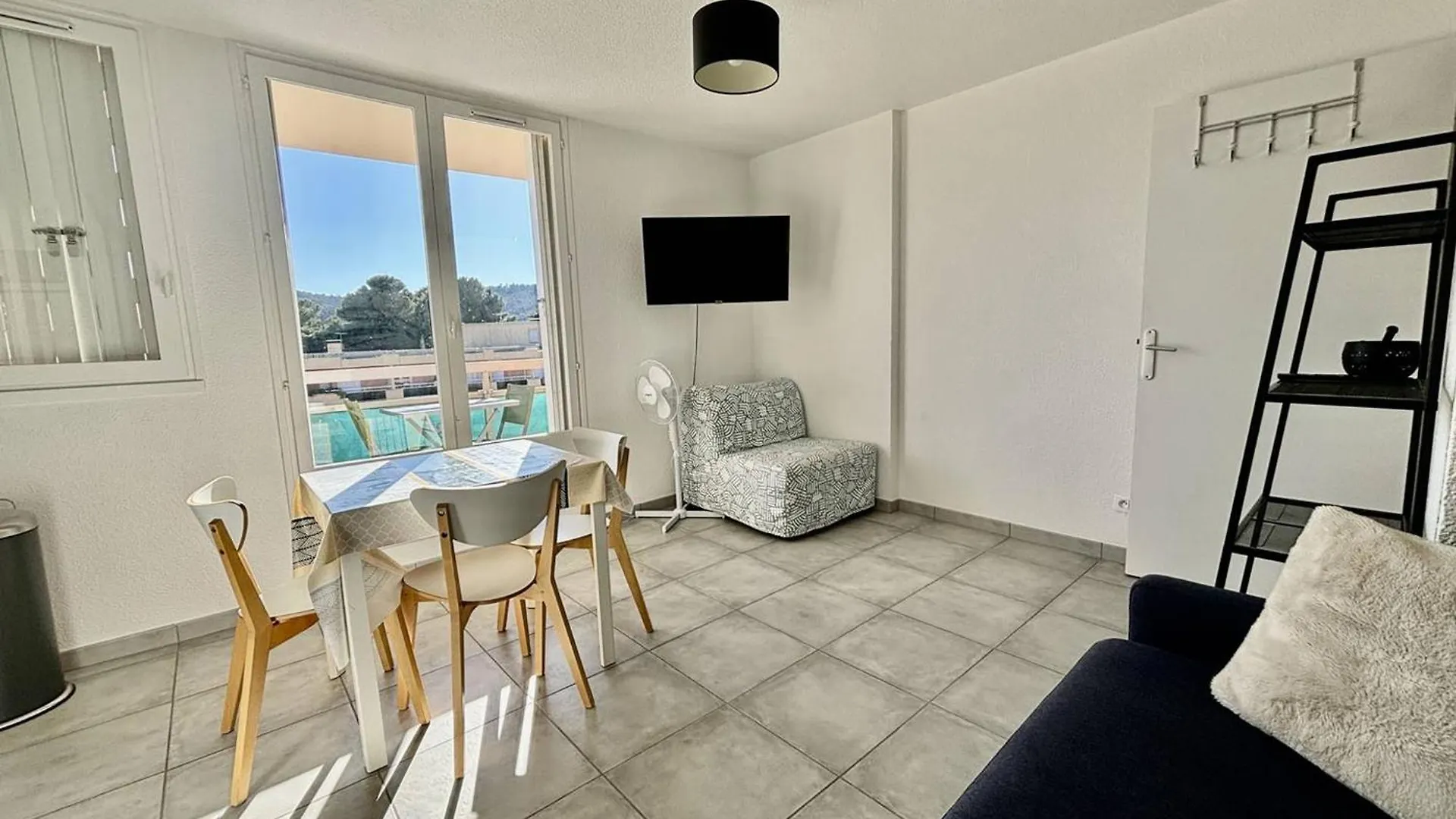 Apartment Appartement Lumineux Avec Terrasse Et Parking Proche Plage - Fr-1-816-27 Bormes-les-Mimosas