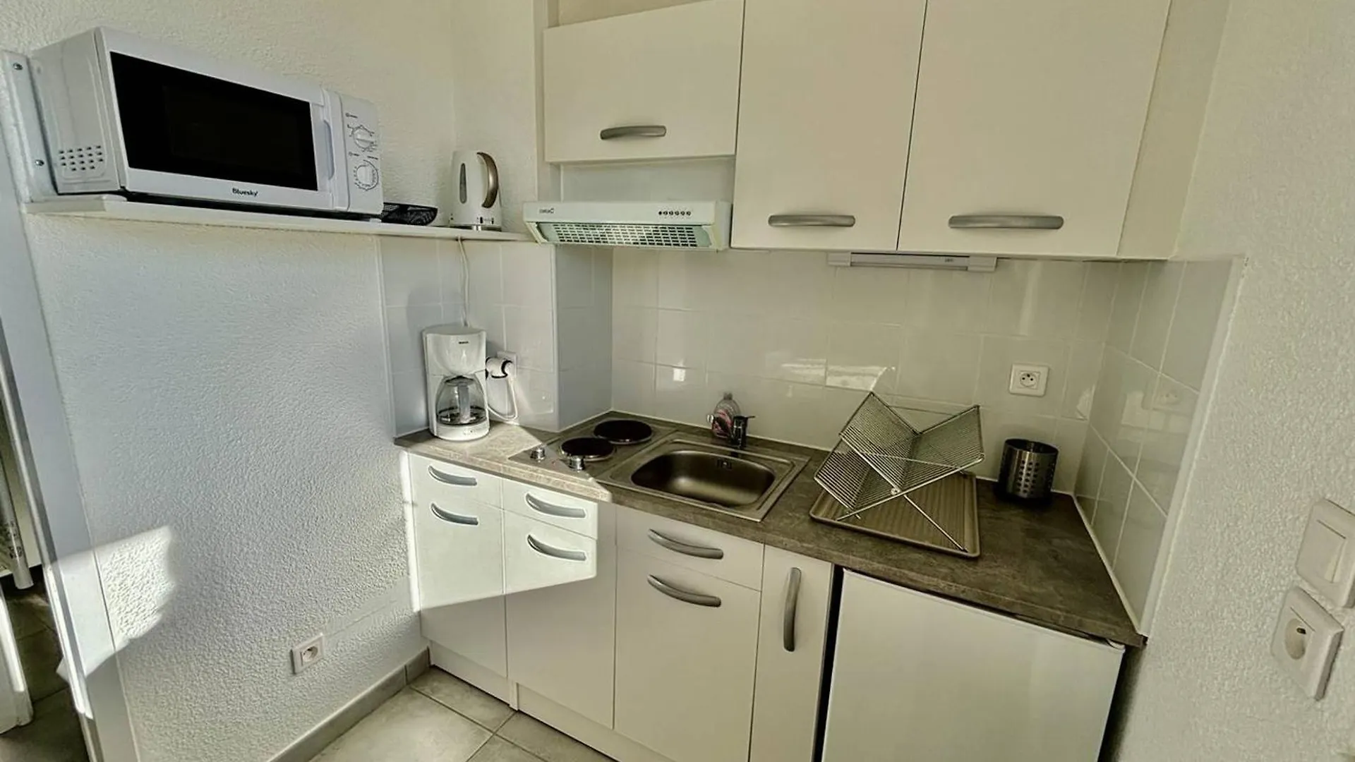 Appartement Lumineux Avec Terrasse Et Parking Proche Plage - Fr-1-816-27 Bormes-les-Mimosas Apartment